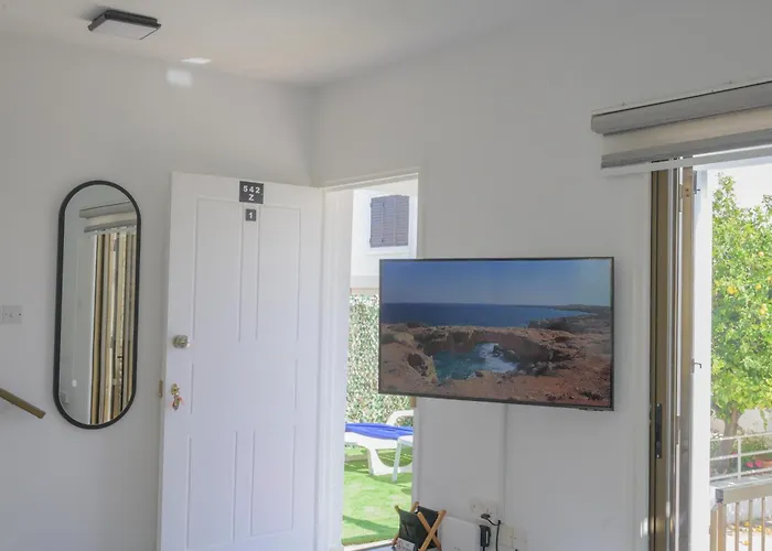 בית נופש Cavo Greco Oasis